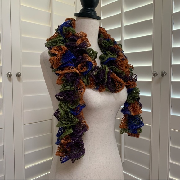 Artisan Handcrafted Ruffled Crochet / Knit Scarf - Picture 11 of 17